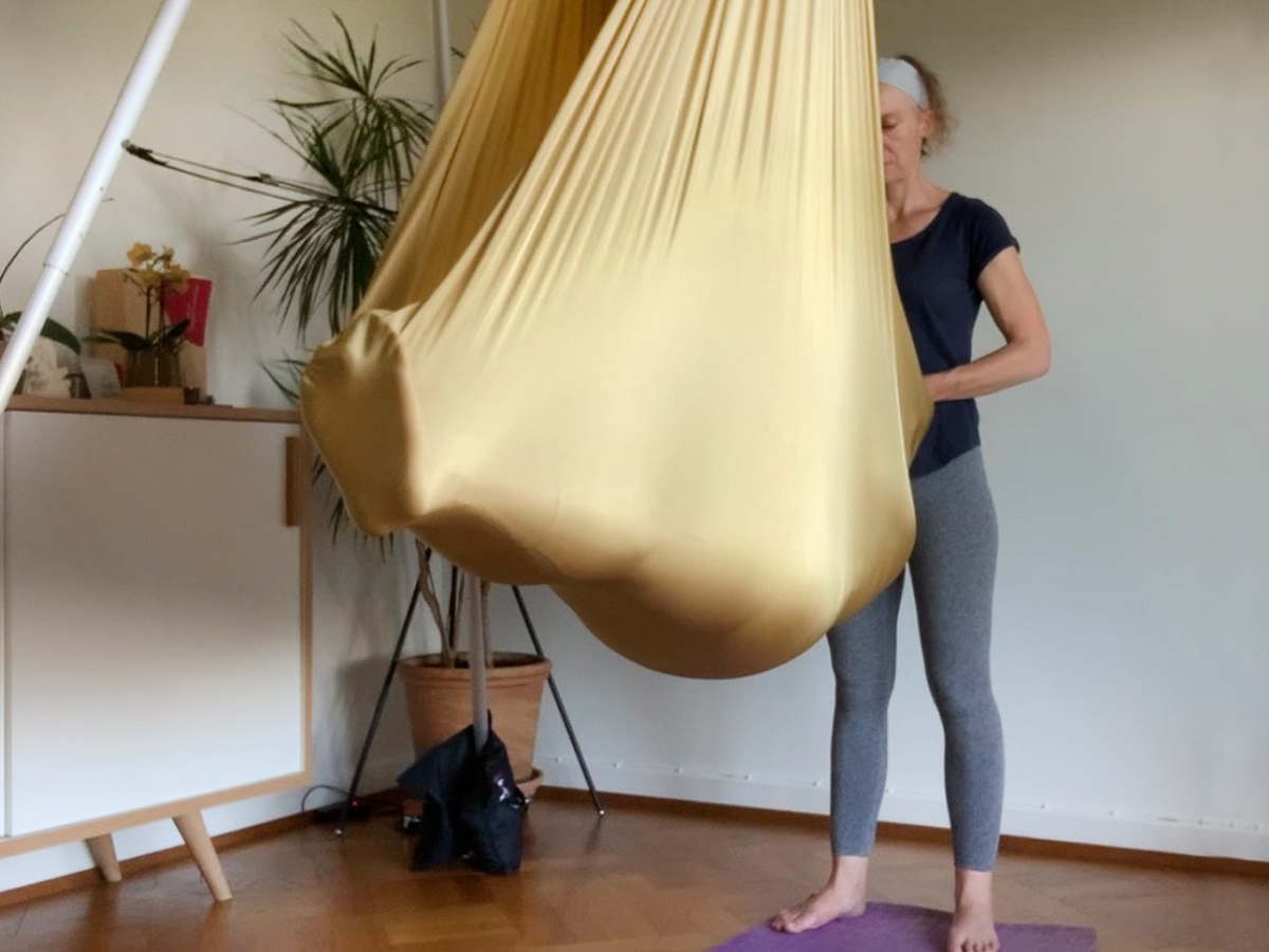 Sandrine Jaussi, cours de yoga, yoga aérien, Grens, Prana Santé,  Suisse Romande